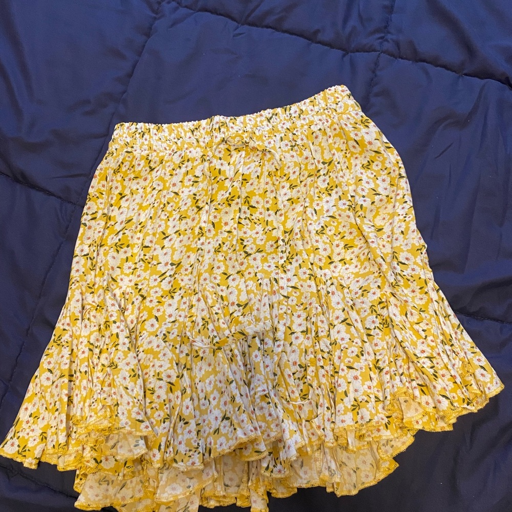 Yellow floral Aeropostle skirt, Size Small, NWT, Only worn to display